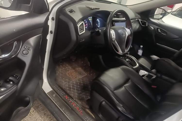 Used Nissan X-Trail 2014 2.0L CVT Comfort Edition 2WD Driver Seat