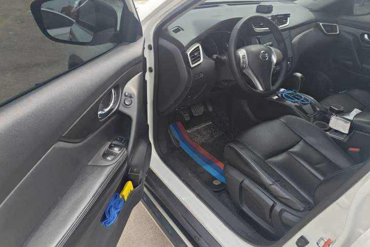 Used Nissan X-Trail 2014 2.0L CVT Comfort Edition 2WD Driver Seat