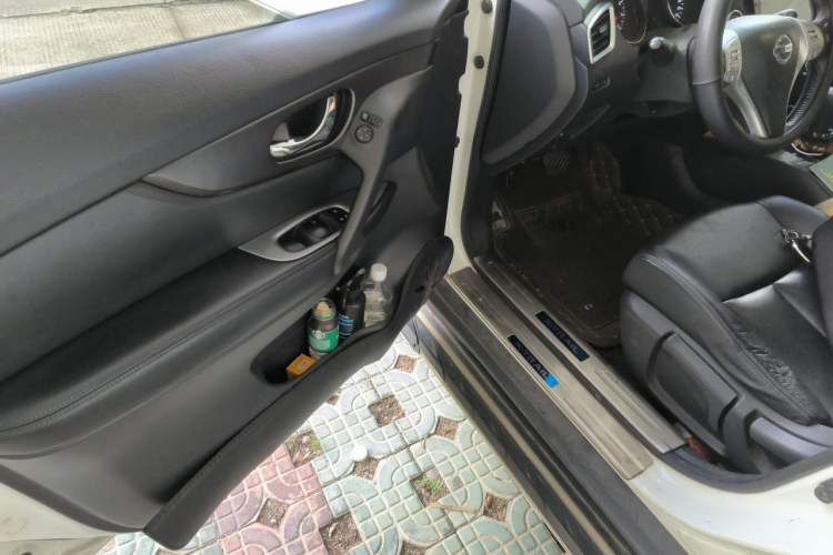 Used Nissan X-Trail 2014 2.0L CVT Comfort Edition 2WD Driver Seat