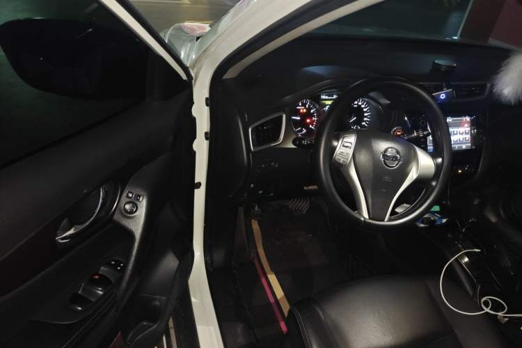 Used Nissan X-Trail 2014 2.0L CVT Comfort Edition 2WD Driver Seat