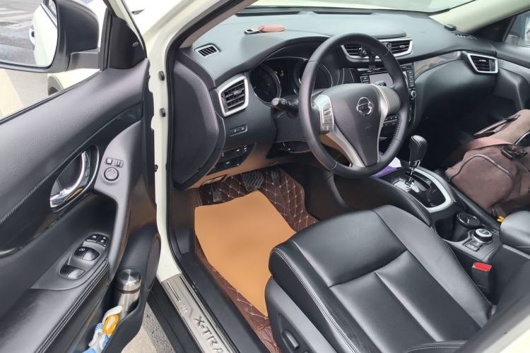 Used Nissan X-Trail 2014 2.5L CVT Luxury Edition 4WD Driver Seat
