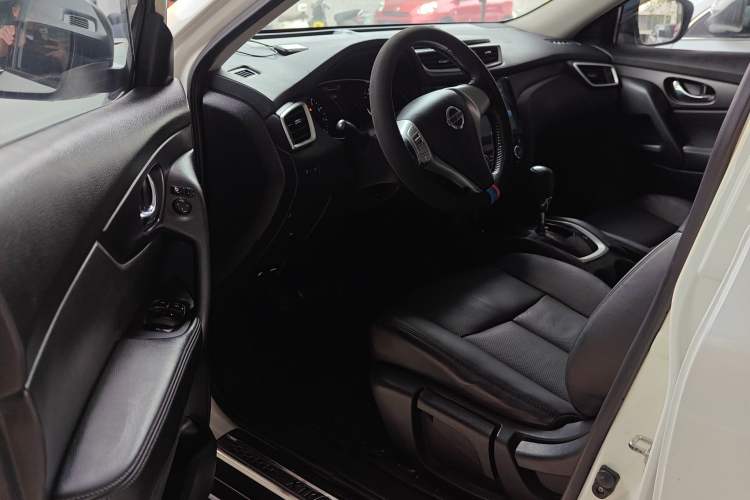 Used Nissan X-Trail 2014 2.0L CVT Comfort Edition 2WD Driver Seat