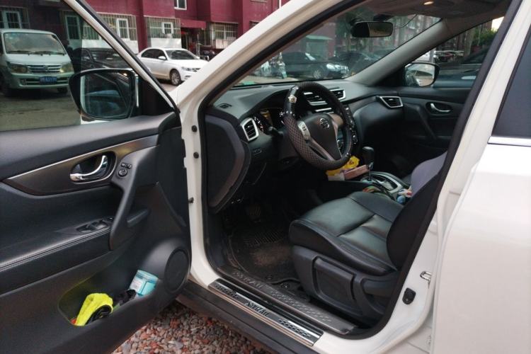 Used Nissan X-Trail 2014 2.0L CVT Comfort Edition 2WD Driver Seat