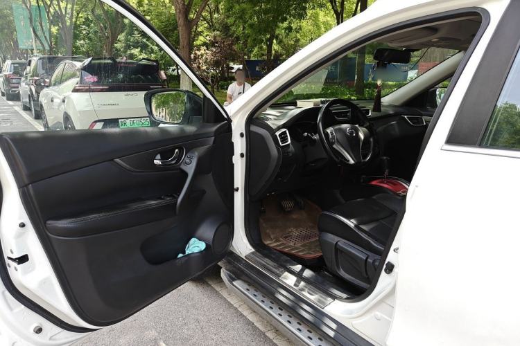 Used Nissan X-Trail 2014 2.0L CVT Comfort Edition 2WD Driver Seat