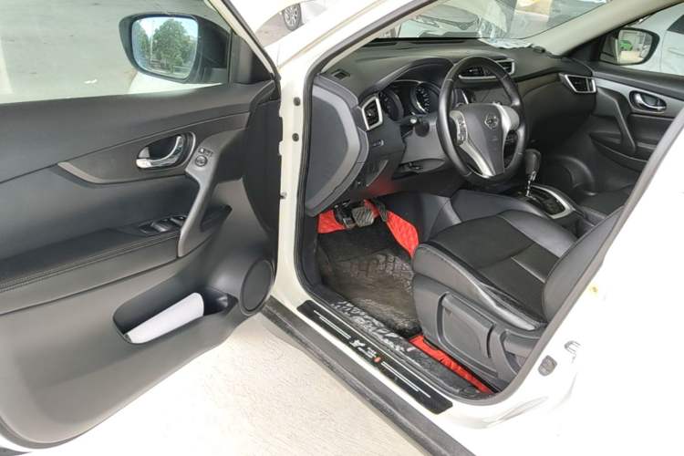 Used Nissan X-Trail 2014 2.0L CVT Comfort Edition 2WD Driver Seat
