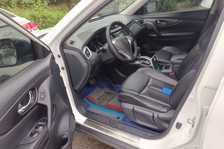Used Nissan X-Trail 2014 2.0L CVT Comfort Edition 2WD Driver Seat