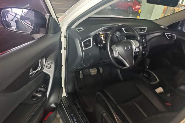 Used Nissan X-Trail 2014 2.0L CVT Comfort Edition 2WD Driver Seat