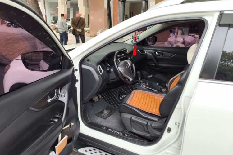 Used Nissan X-Trail 2014 2.0L CVT Comfort Edition 2WD Driver Seat