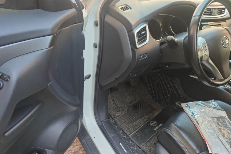 Used Nissan X-Trail 2014 2.0L CVT Comfort Edition 2WD Driver Seat