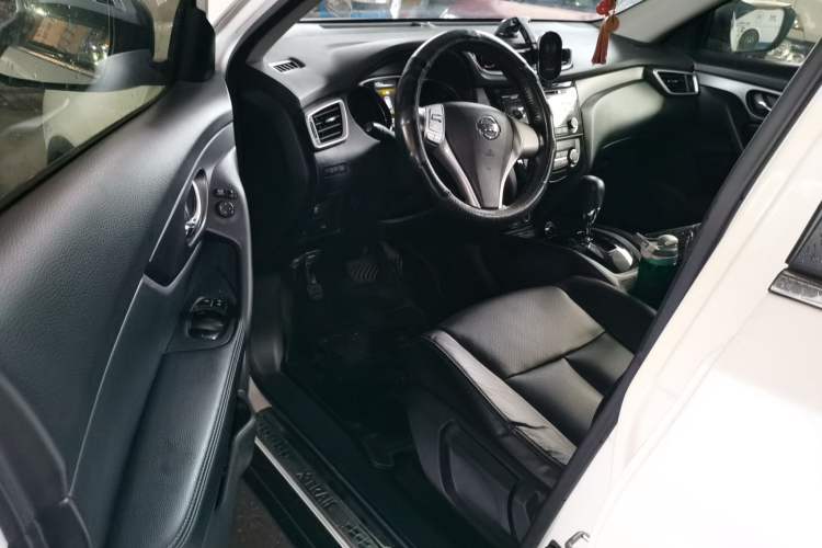 Used Nissan X-Trail 2014 2.0L CVT Comfort Edition 2WD Driver Seat