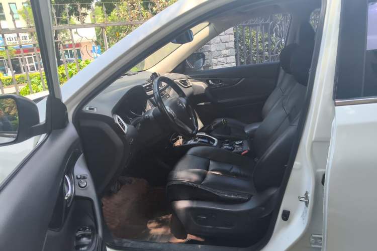 Used Nissan X-Trail 2014 2.5L CVT Luxury Edition 4WD Driver Seat