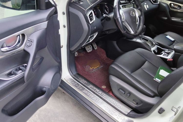Used Nissan X-Trail 2014 2.5L CVT Luxury Edition 4WD Driver Seat