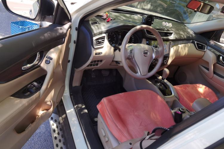 Used Nissan X-Trail 2014 2.5L CVT Leading Edition 4WD Driver Seat