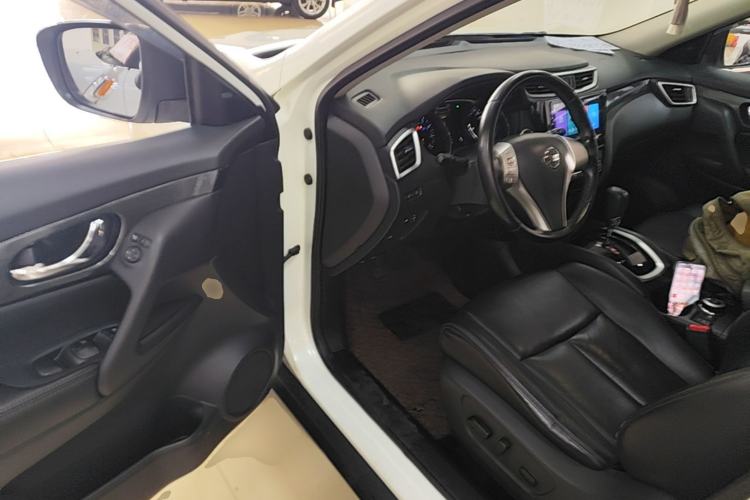 Used Nissan X-Trail 2014 2.5L CVT Luxury Edition 4WD Driver Seat