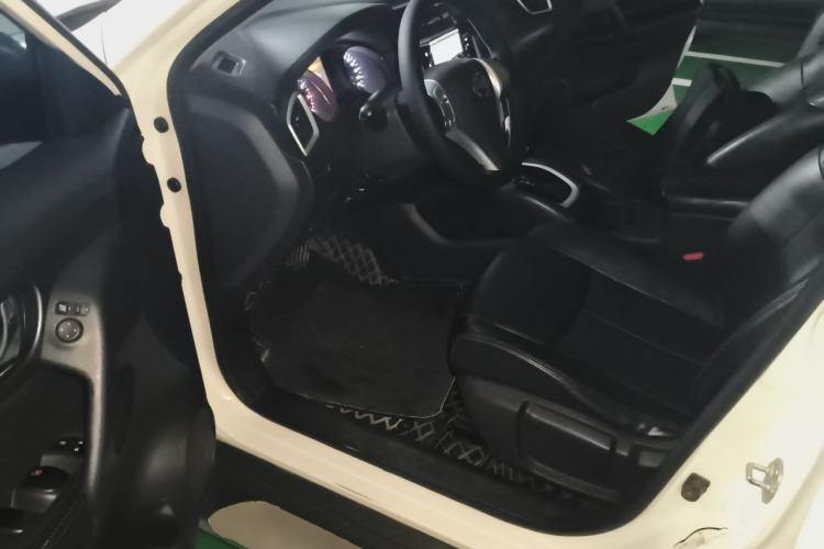Used Nissan X-Trail 2014 2.0L CVT Comfort Edition 2WD Driver Seat