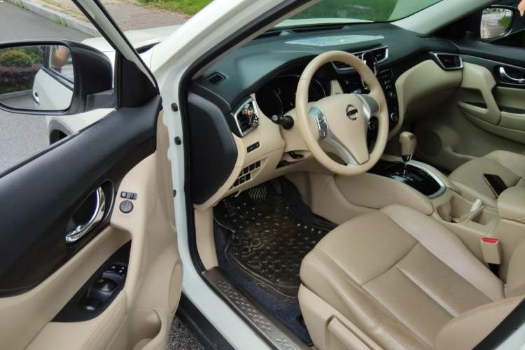 Used Nissan X-Trail 2014 2.0L CVT Comfort Edition 2WD Driver Seat