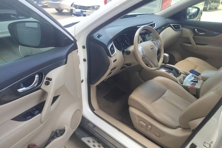 Used Nissan X-Trail 2014 2.5L CVT Luxury Edition 4WD Driver Seat
