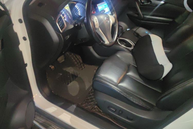 Used Nissan X-Trail 2014 2.5L CVT Leading Edition 4WD Driver Seat