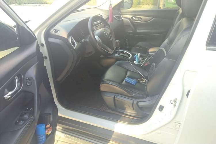 Used Nissan X-Trail 2014 2.0L CVT Comfort Edition 2WD Driver Seat