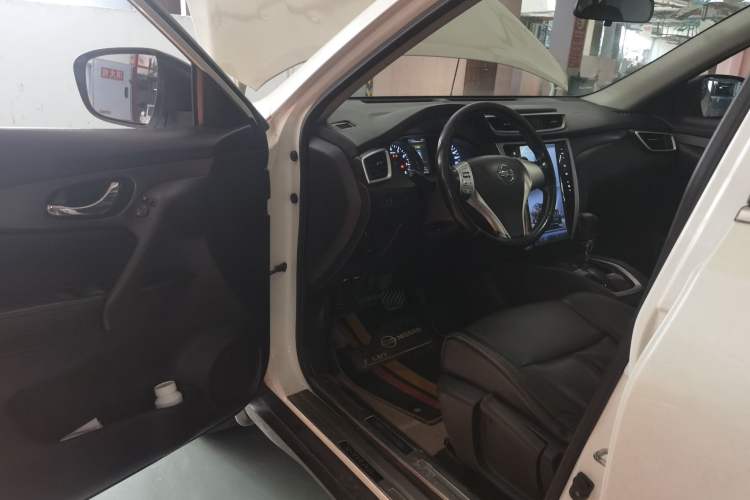 Used Nissan X-Trail 2014 2.0L CVT Comfort Edition 2WD Driver Seat