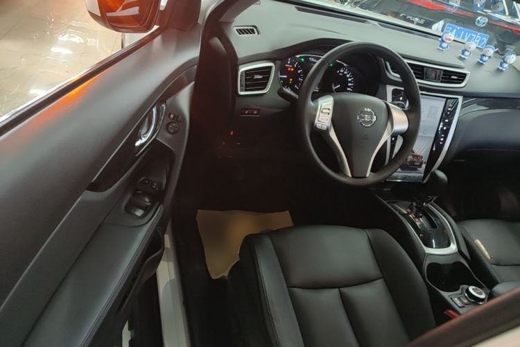 Used Nissan X-Trail 2014 2.5L CVT Leading Edition 4WD Driver Seat