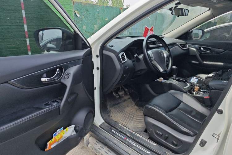 Used Nissan X-Trail 2014 2.5L CVT Luxury Edition 4WD Driver Seat