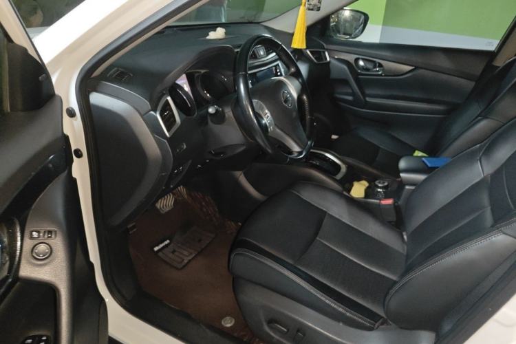 Used Nissan X-Trail 2014 2.5L CVT Luxury Edition 4WD Driver Seat