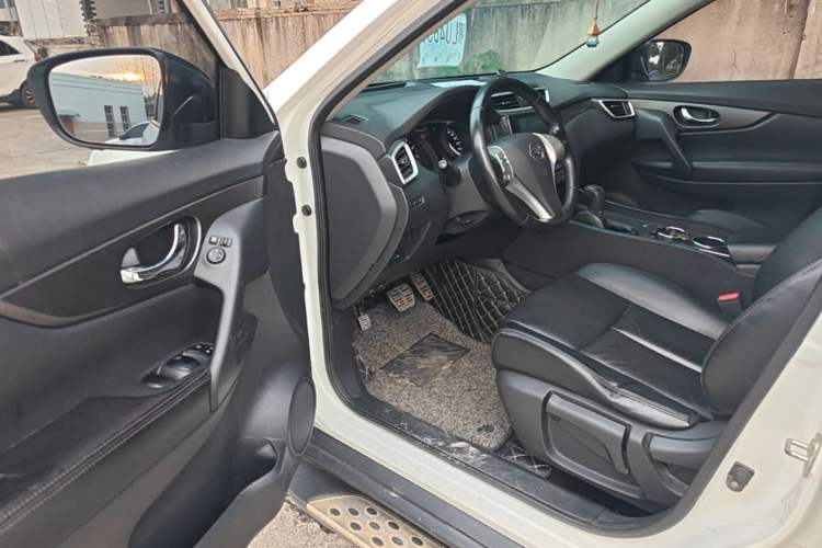 Used Nissan X-Trail 2014 2.0L CVT Comfort Edition 2WD Driver Seat