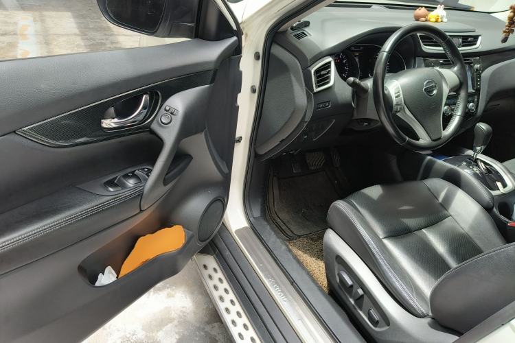 Used Nissan X-Trail 2014 2.5L CVT Leading Edition 4WD Driver Seat