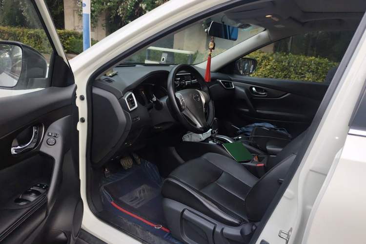 Used Nissan X-Trail 2014 2.0L CVT Comfort Edition 2WD Driver Seat