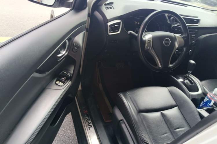Used Nissan X-Trail 2014 2.0L CVT Comfort Edition 2WD Driver Seat