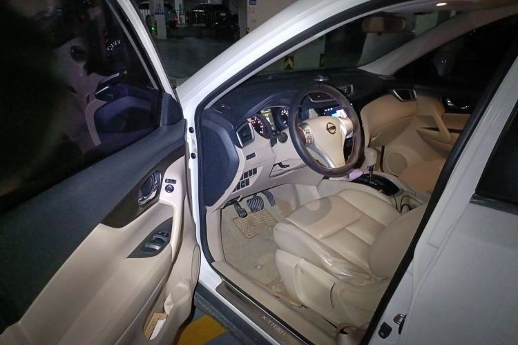 Used Nissan X-Trail 2014 2.0L CVT Comfort Edition 2WD Driver Seat