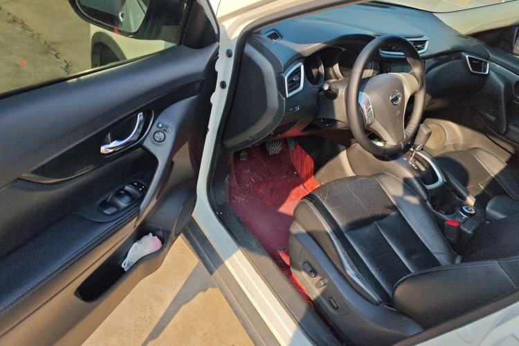 Used Nissan X-Trail 2014 2.5L CVT Leading Edition 4WD Driver Seat