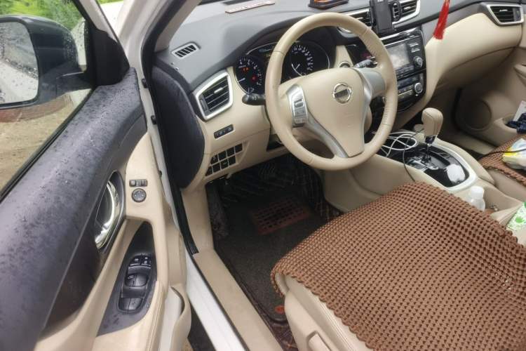 Used Nissan X-Trail 2014 2.0L CVT Comfort Edition 2WD Driver Seat