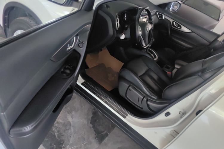 Used Nissan X-Trail 2014 2.0L CVT Comfort Edition 2WD Driver Seat