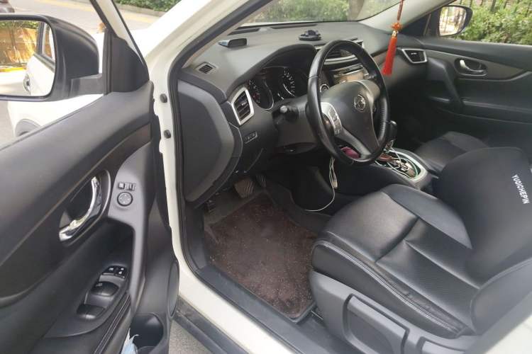 Used Nissan X-Trail 2014 2.0L CVT Comfort Edition 2WD Driver Seat