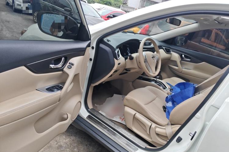 Used Nissan X-Trail 2014 2.0L CVT Comfort Edition 2WD Driver Seat