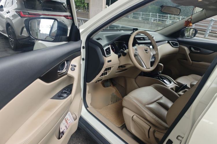 Used Nissan X-Trail 2014 2.0L CVT Comfort Edition 2WD Driver Seat