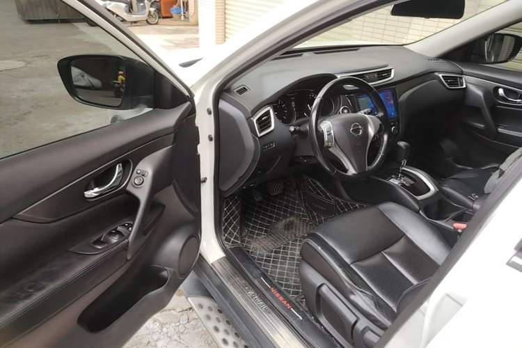 Used Nissan X-Trail 2014 2.0L CVT Comfort Edition 2WD Driver Seat