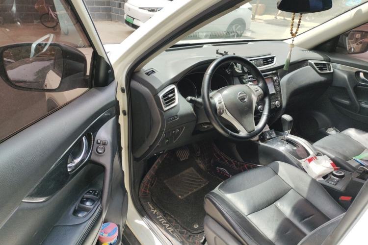Used Nissan X-Trail 2014 2.5L CVT Luxury Edition 4WD Driver Seat