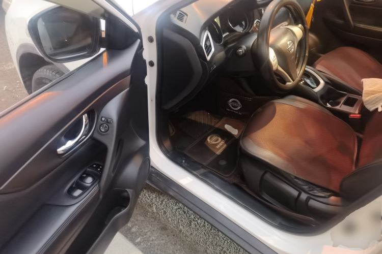 Used Nissan X-Trail 2014 2.0L CVT Comfort Edition 2WD Driver Seat