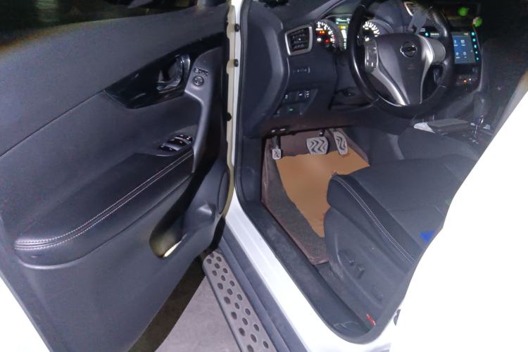 Used Nissan X-Trail 2014 2.5L CVT Luxury Edition 4WD Driver Seat