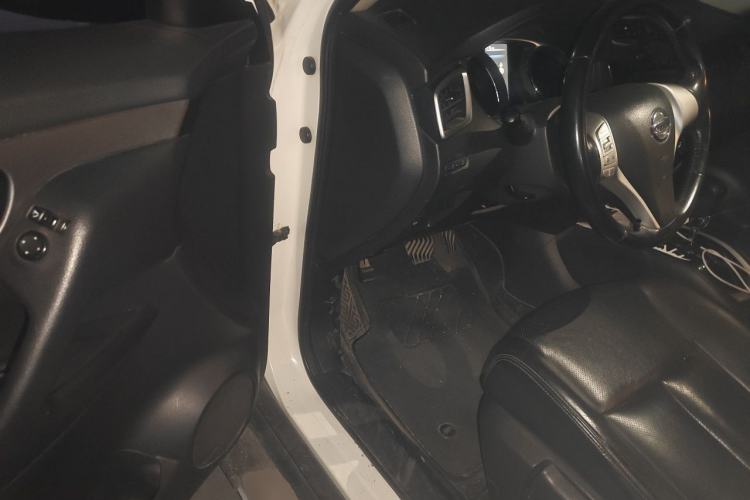 Used Nissan X-Trail 2014 2.0L CVT Comfort Edition 2WD Driver Seat