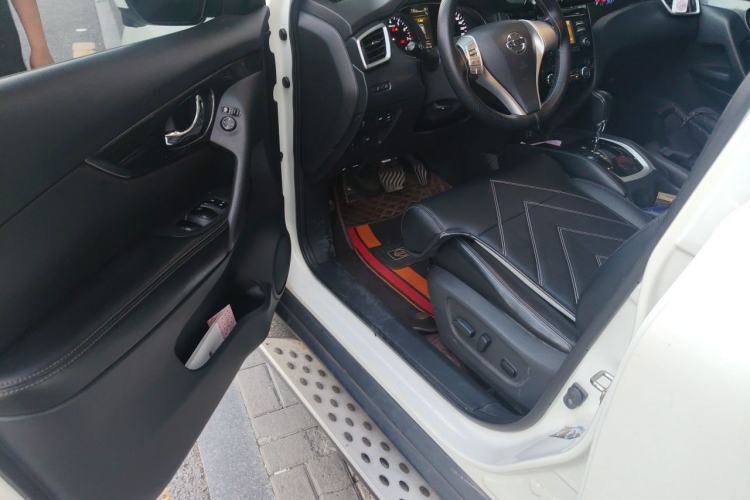 Used Nissan X-Trail 2014 2.5L CVT Luxury Edition 4WD Driver Seat