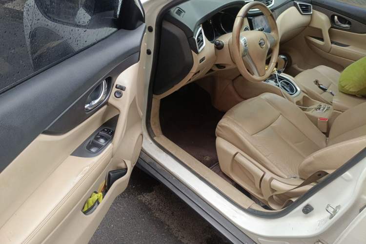 Used Nissan X-Trail 2014 2.0L CVT Comfort Edition 2WD Driver Seat
