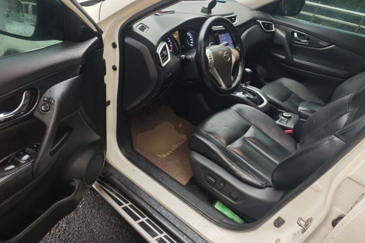 Used Nissan X-Trail 2014 2.5L CVT Luxury Edition 4WD Driver Seat