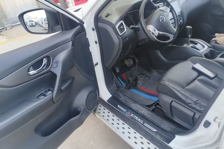 Used Nissan X-Trail 2014 2.0L CVT Comfort Edition 2WD Driver Seat