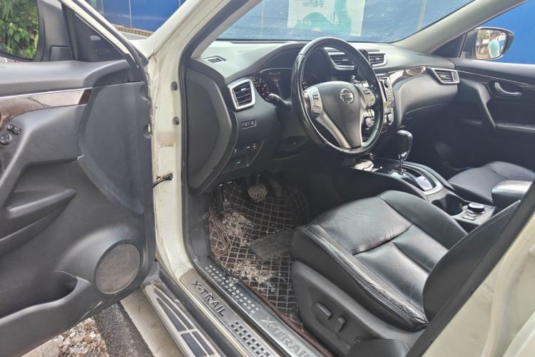 Used Nissan X-Trail 2014 2.5L CVT Ultimate Edition 4WD Driver Seat