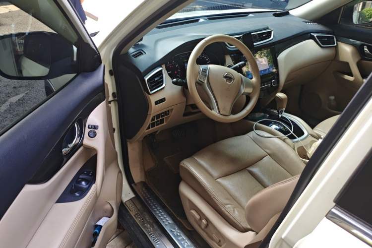 Used Nissan X-Trail 2014 2.5L CVT Luxury Edition 4WD Driver Seat