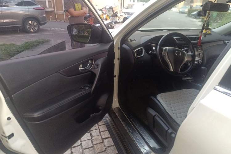 Used Nissan X-Trail 2014 2.0L CVT Comfort Edition 2WD Driver Seat
